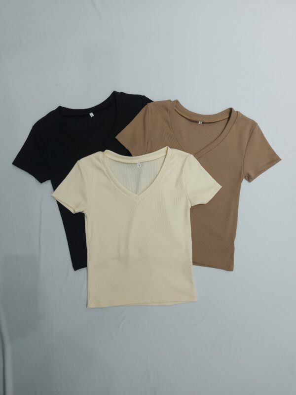 C512 Remera cuello V - Image 2